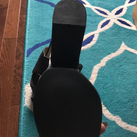 I love these shoes but i just don’t wear heels - Picture 2 of 3